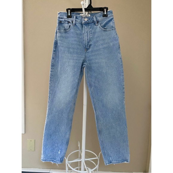 Abercrombie Ultra High Rise 90’s Straight Jeans - Picture 4 of 6